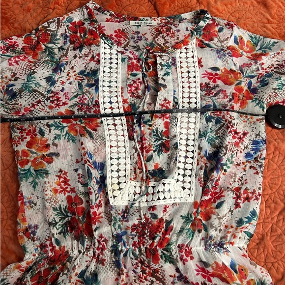 Black Rainn Multicolor Floral Sheer Round Neck Keyhole 3/4 Sleeve - Picture 6 of 8